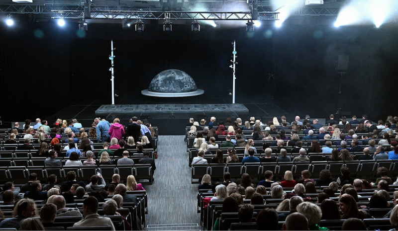 Aula magna virto teatro erdve: KIF studentams – ypatinga galimybė dalyvauti spektaklio pasiruošime